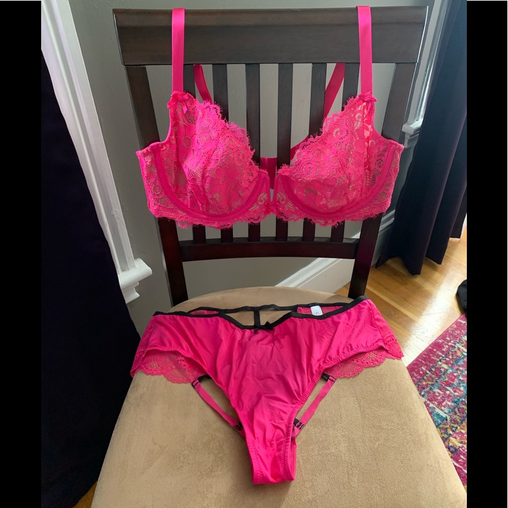 Cacique HOT pink bra and Super cheeky set 40D/bottoms:18/20 NWOT